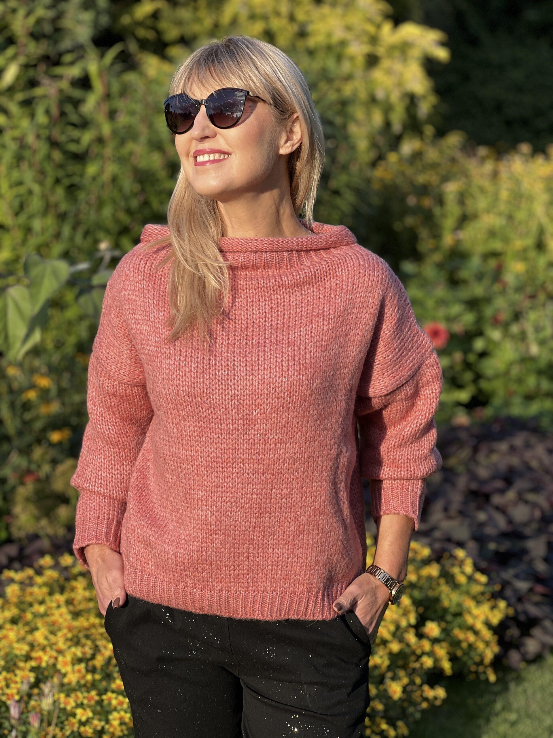 Sweter Rulon - koralowy róż – Studioborycka